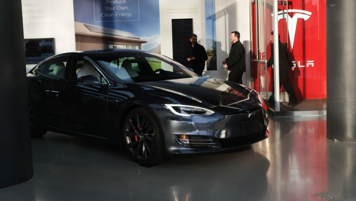 Tesla verklagt Rivalen Rivian