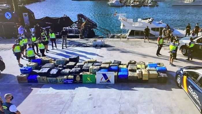 Autoridades de España decomisan 4,3 toneladas de hachís en un yate que viajaba por aguas de Alicante