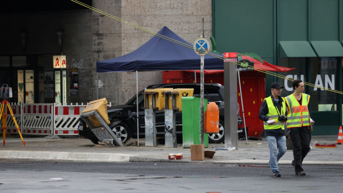 Al menos 7 heridos al embestir un coche contra peatones en Berlín