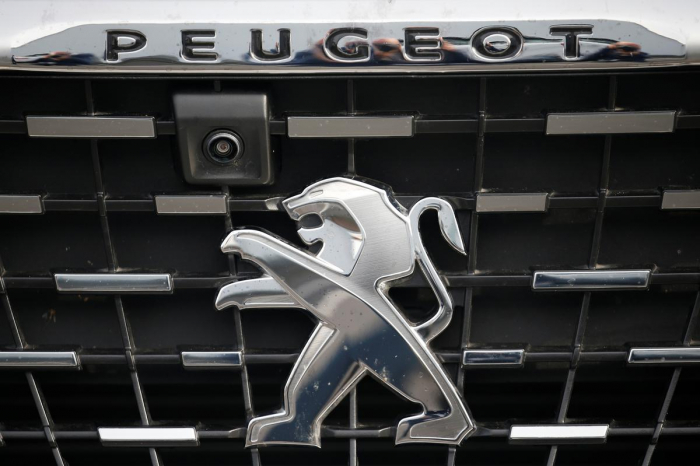 Peugeot vermeidet Absturz in die roten Zahlen