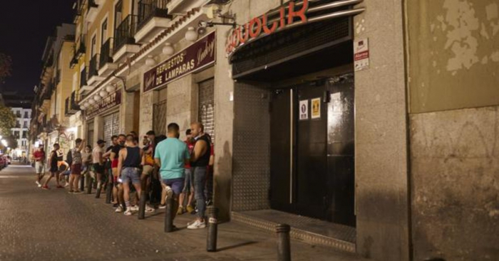 Madrid impone el uso obligatorio de mascarilla y limita las reuniones a grupos de diez personas