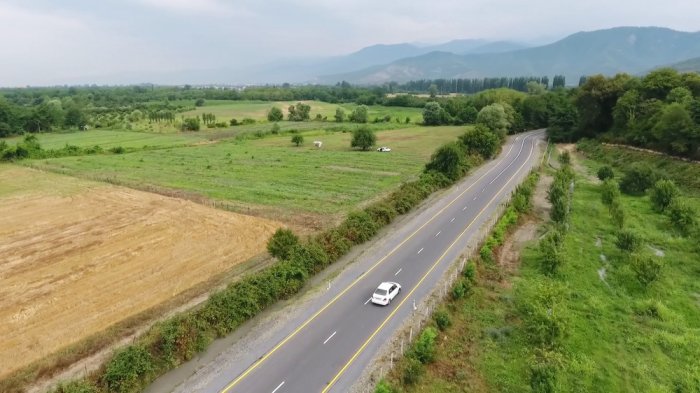   El Jefe de Estado en la apertura de la carretera  