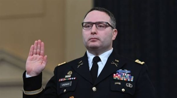 ضابط أمريكي كبير أدلى بشهادته في آلية عزل ترامب يتقاعد من الجيش