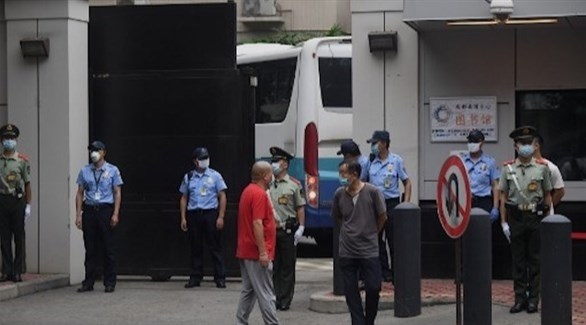 موظفو القنصلية الأمريكية بالصين يغادرون وسط إجراءات أمنية مشددة