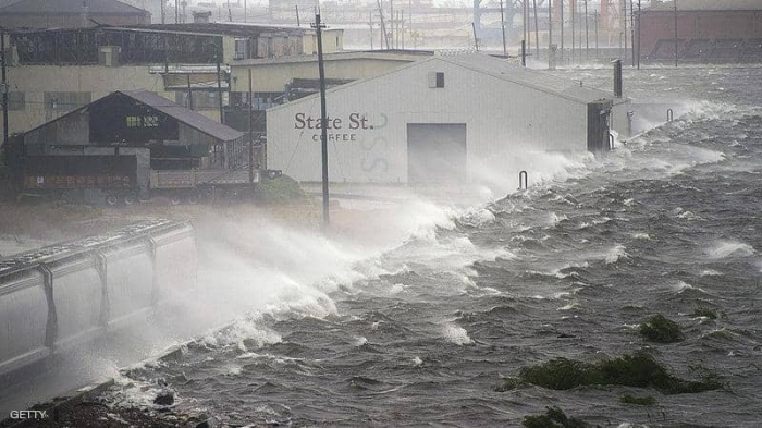 العاصفة "هانا" تجبر سكان جنوبي تكساس على إخلاء منازلهم