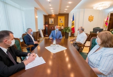  Dodon celebra reunión con representantes de las comunidades azerbaiyana y armenia 