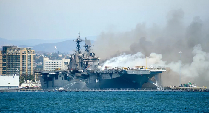ارتفاع عدد المصابين بعد حريق السفينة الحربية الأمريكية