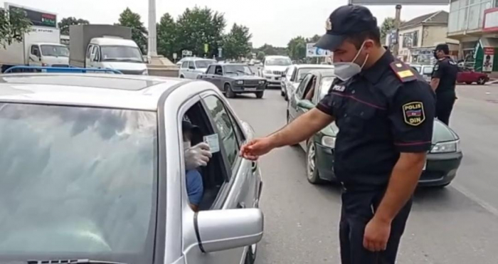 Bakı polisi maska taxmayanları cərimələdi