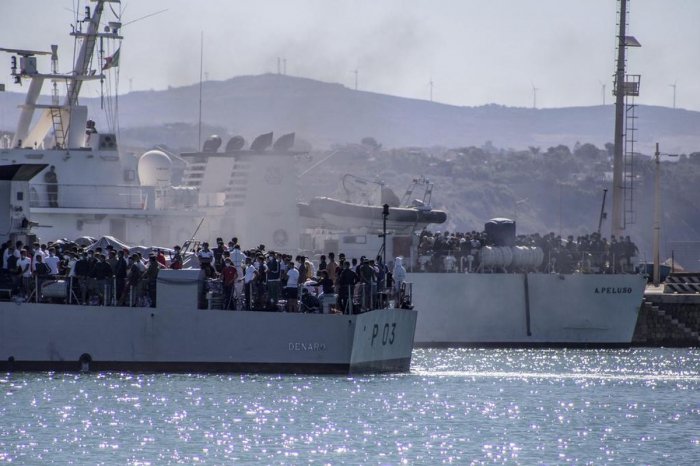 Italie: plus de deux cents migrants bravent la quarantaine en Sicile
