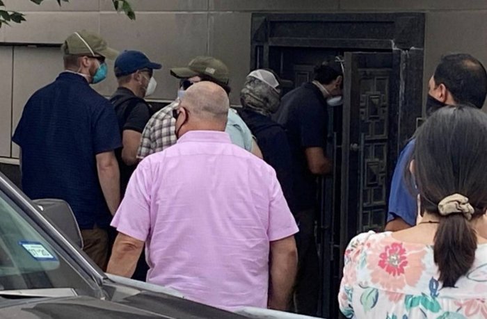 Men seen forcing open backdoor of China