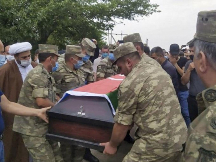   Nuestro soldado está enterrado en el pueblo de Agdam, donde se convirtió en mártir  