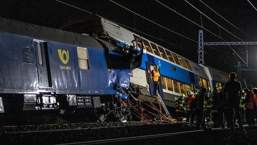   Ein Toter und mehr als 30 Verletzte bei Zugunglück nahe Prag  