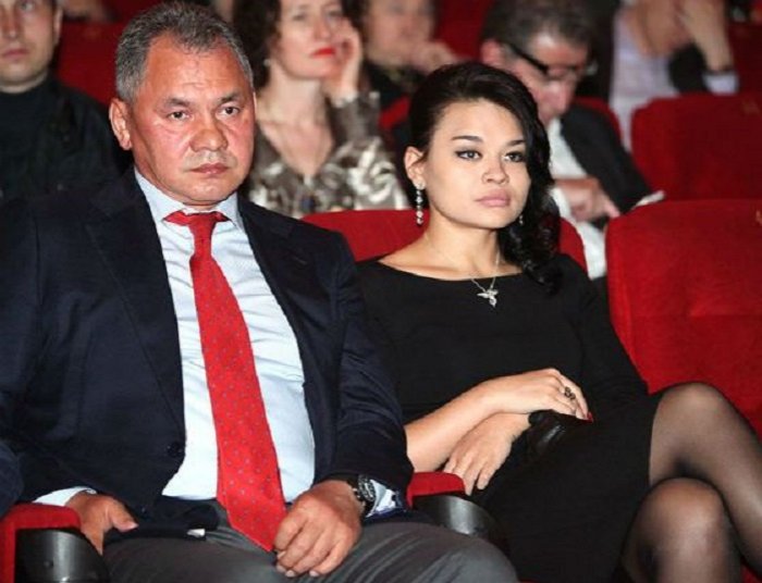 Şoyqunun qızı atası ilə fotolarını yaydı
