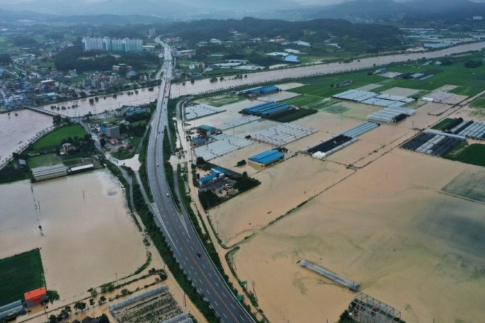 Heavy rains in South Korea leave 13 dead, displace over 1,000