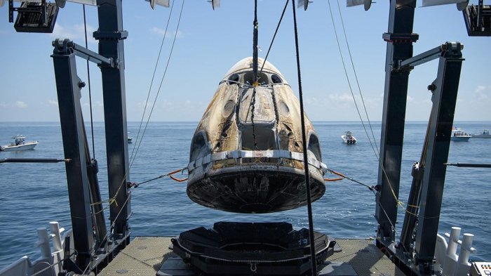 SpaceX: Nasa crew describe rumbles and jolts of return to Earth