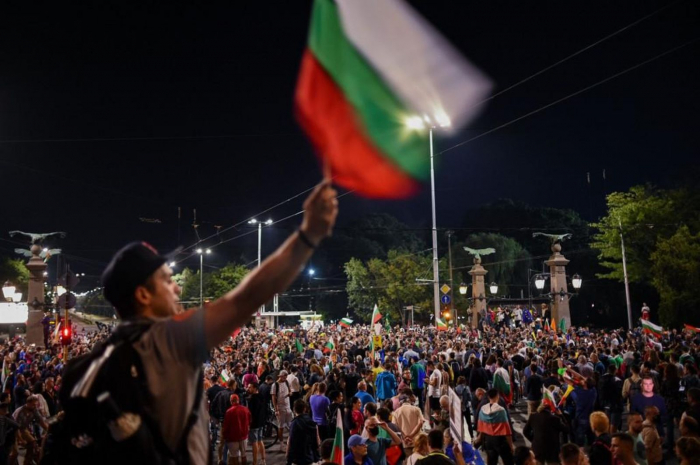 Bulgarie: des manifestants anti-gouvernementaux ont repris leurs barrages routiers dans la capitale 
