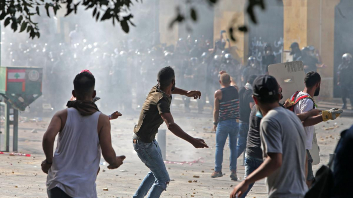 Lebanese protesters storm Foreign Ministry building in Beirut