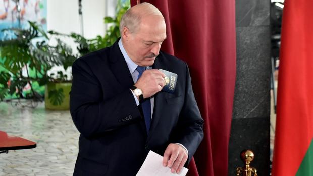 Sombras de pucherazo después de la aplastante victoria de Lukashenko en las elecciones de Bielorrusia