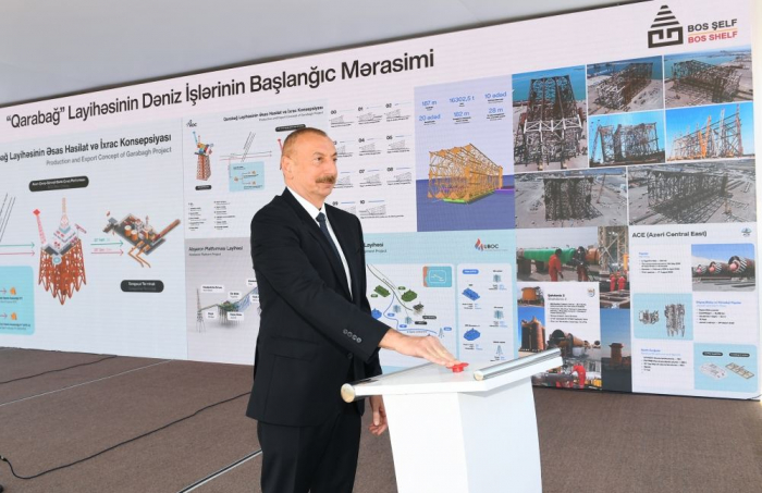  Ilham Aliyev en la ceremonia de envío del bloque de apoyo del yacimiento de "Karabaj" al mar-  Foto  