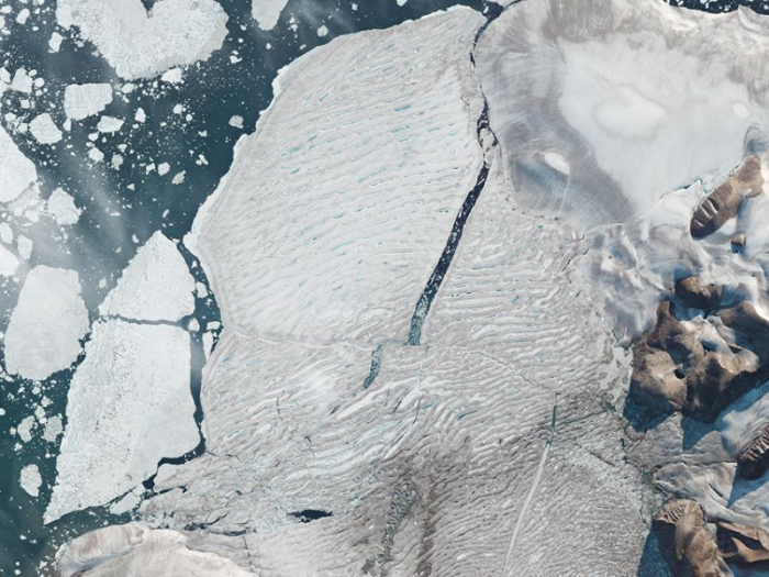 Satellites capture Arctic ice split in Canada