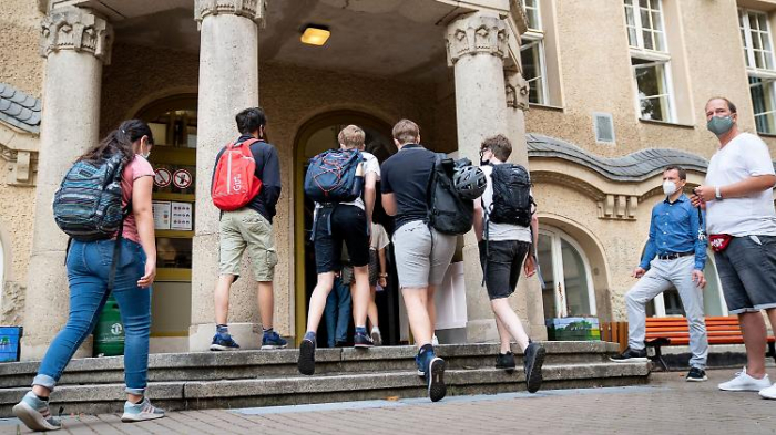 Deutsche stehen stärker hinter Schulöffnung