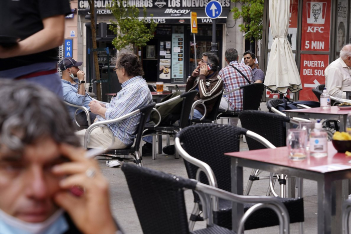 Galicia prohibirá fumar en la calle o en terrazas por la causa de la distancia de seguridad