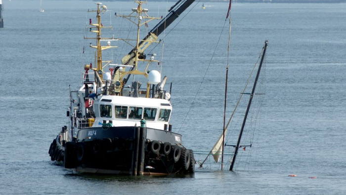 Gesunkene Jacht vor Cuxhaven geborgen