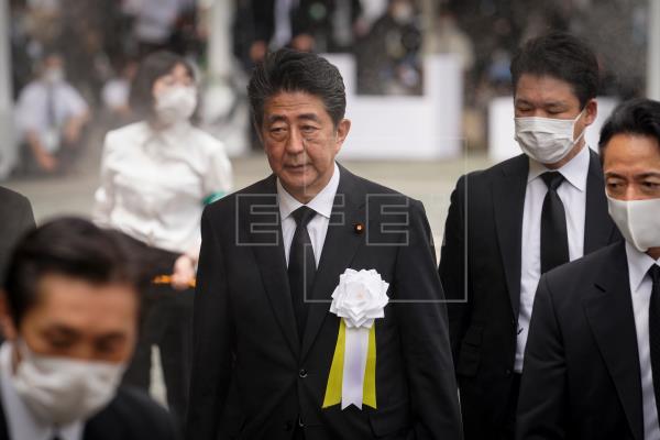 Primer ministro de Japón visita el hospital entre especulaciones sobre su estado de salud