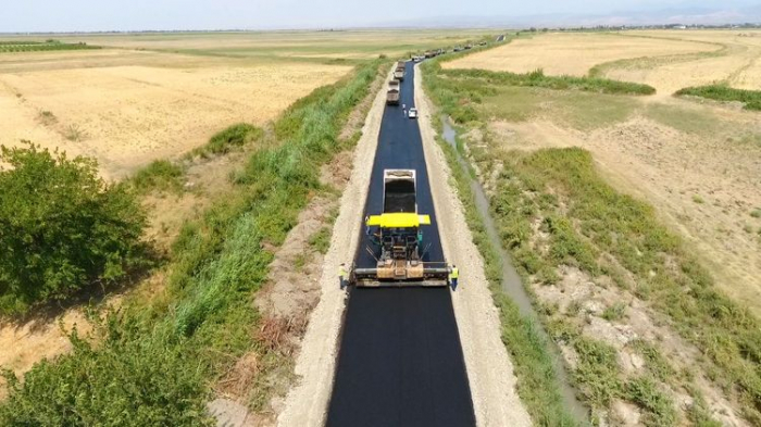 Ağsuda yollar yenidən qurulur