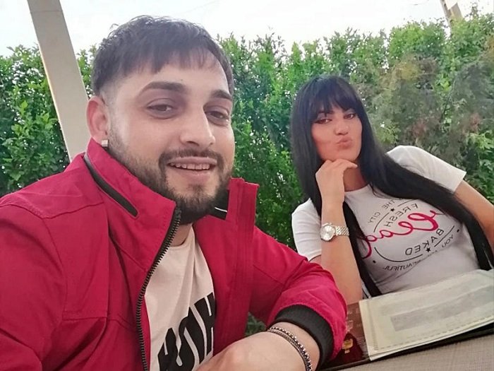  Müğənni canlı yayım edərkən faciəvi şəkildə öldü -  VİDEO  