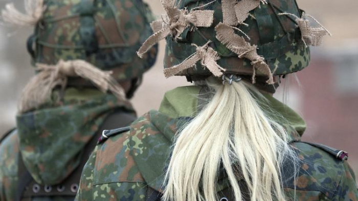   AKK will mehr Frauen in der Bundeswehr  