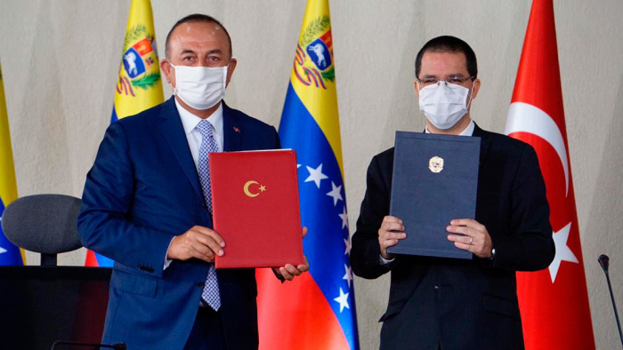 Venezuela y Turquía firman acuerdos para la construcción de un hospital en medio de la pandemia