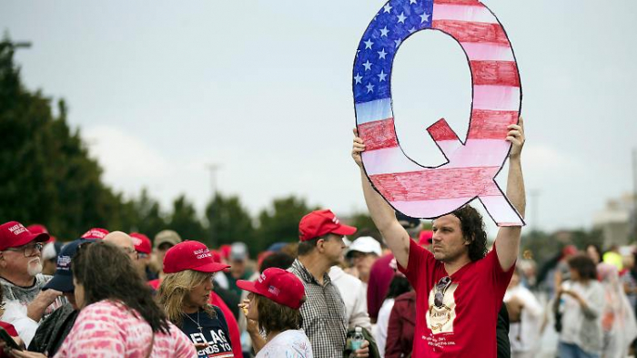 Facebook geht massiv gegen QAnon vor