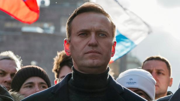   Russie:   Alexeï Navalny hospitalisé et en soins intensifs pour "empoisonnement"