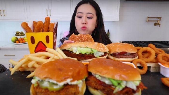 Mukbang: Why is China preventing eating influencers?