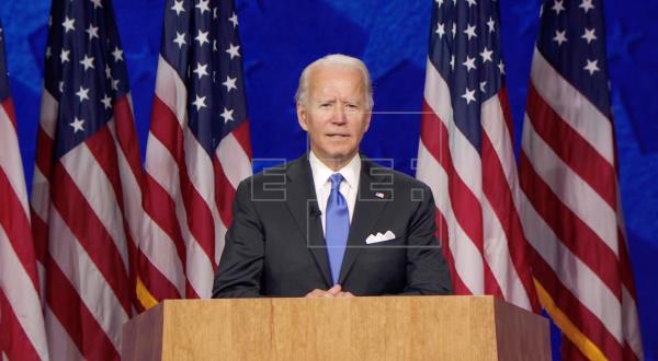 Biden llama a la unidad para superar "esta época de oscuridad" en EEUU