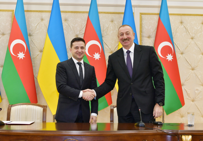   Ilham Aliyev gratulierte Zelensky  