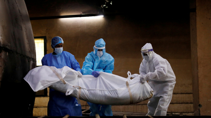 Científico británico, acerca de la pandemia: "Este virus va a estar con nosotros para siempre"