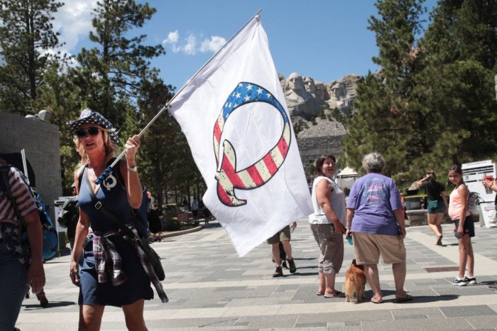   Why there are conspiracy theories about "QAnon"  