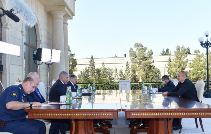   Presidente Ilham Aliyev recibe al ministro de Defensa ruso  