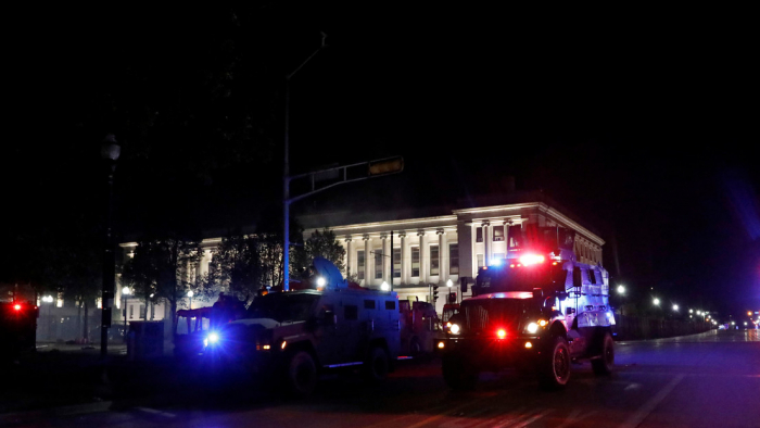   Un muerto y dos heridos de bala en Kenosha después de otra noche de violentas protestas  