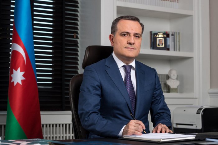     Jeyhun Bayramov  : Los copresidentes deben influir en Armenia  