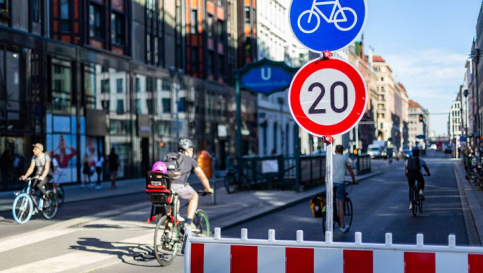 Berlin bekommt Radweg mit Tempolimit