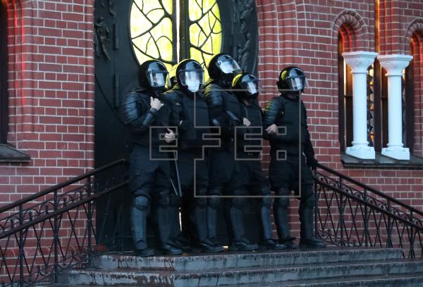 Putin está listo a apoyar con fuerzas policiales a Lukashenko