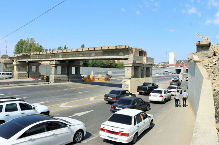 Bakı-Sumqayıt yolundakı dəmir yolu körpüsü sökülür -    FOTO   