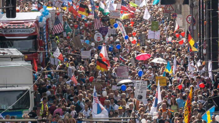   Anti-Corona-Demo deutlich größer als erwartet  