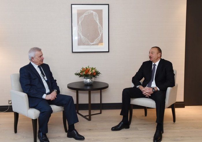   Ilham Aliyev felicita a Vahid Alakbarov  