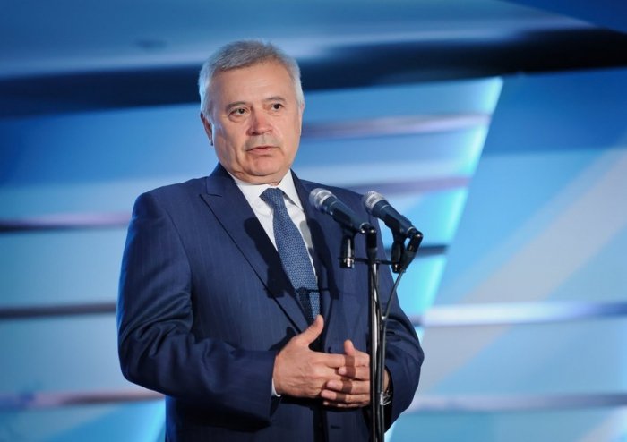   Ilham Aliyev premia a Vahid Alakbarov con la Orden de la Amistad  