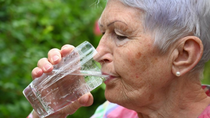 Viele ältere Menschen trinken zu wenig