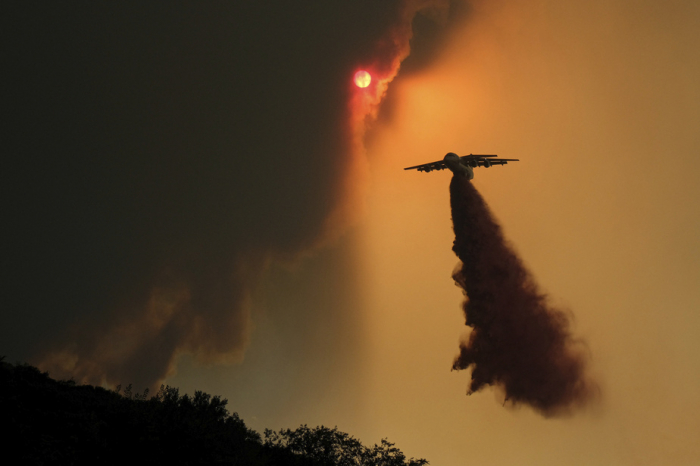 USA: des centaines de maisons évacuées en Californie suite à un énorme feu de brousse